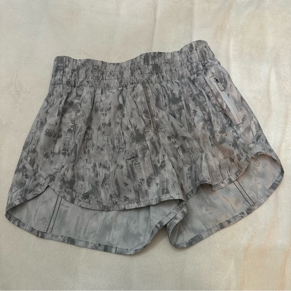 Lululemon City Breeze Alpine White Multi Tracker Short Size 6 - 51130 - Picture 6 of 13